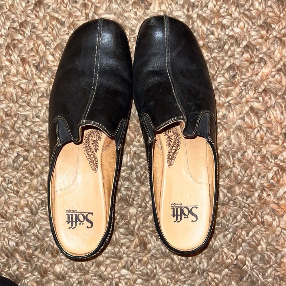 Sofft black leather sandals gently worn